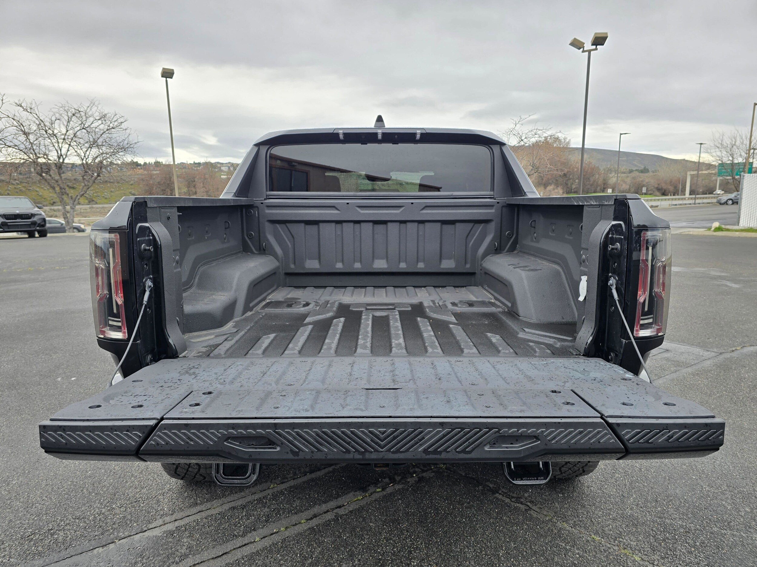 Used 2024 Void Black GMC 2X image 29