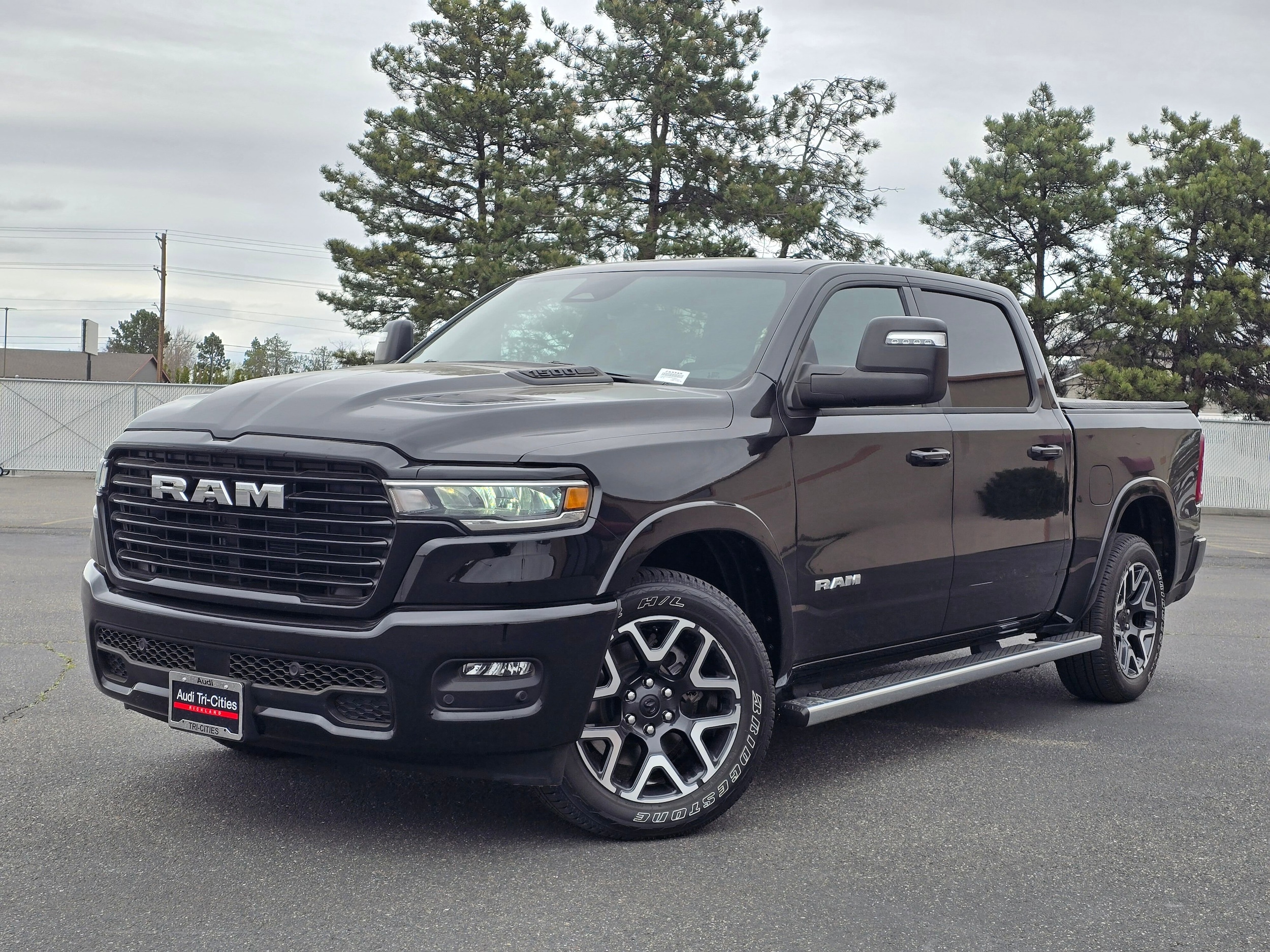 Used 2025 Diamond Black Crystal Pearlcoat Ram Laramie image 34