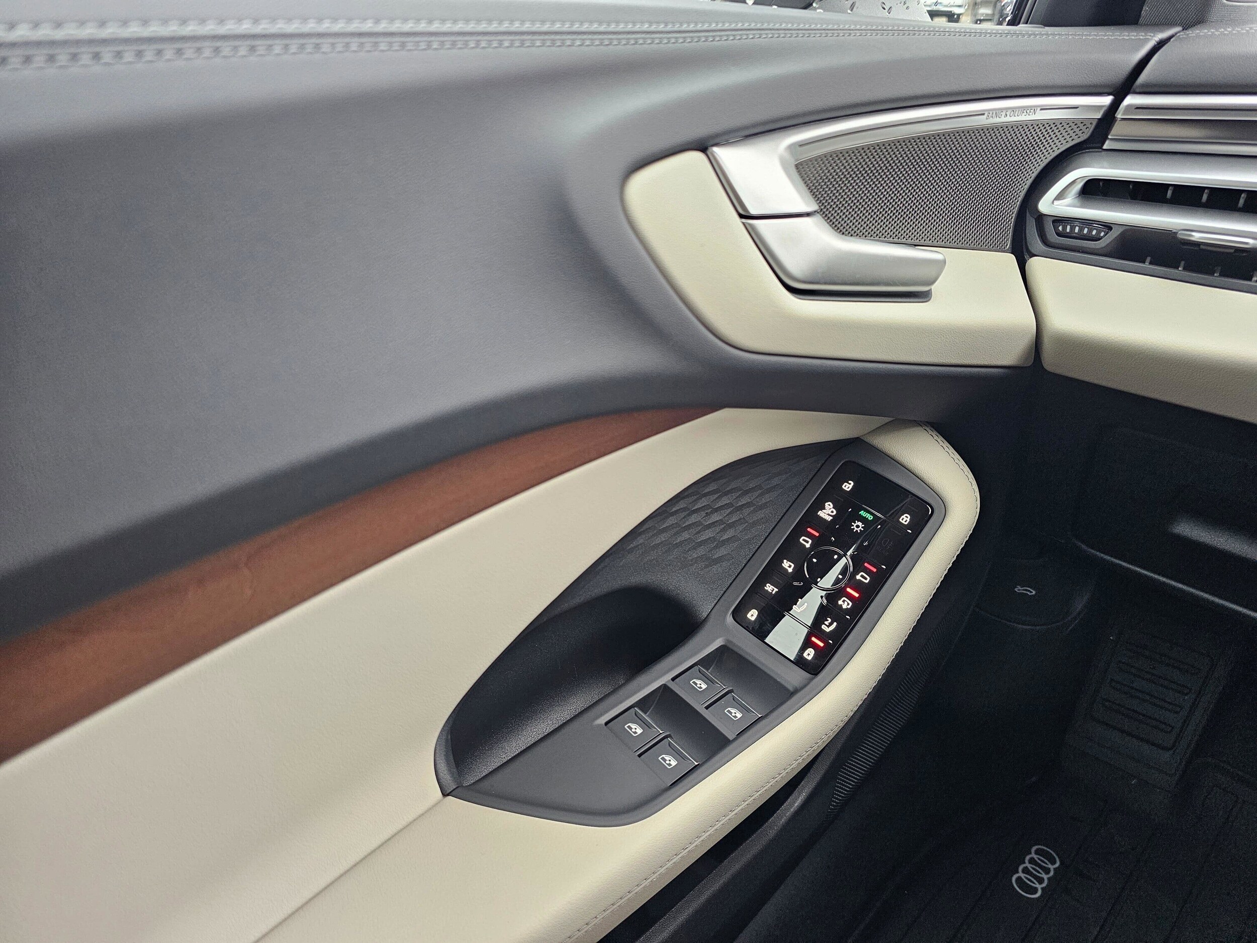 New 2025 Glacier White Audi 2.0T Prestige image 30