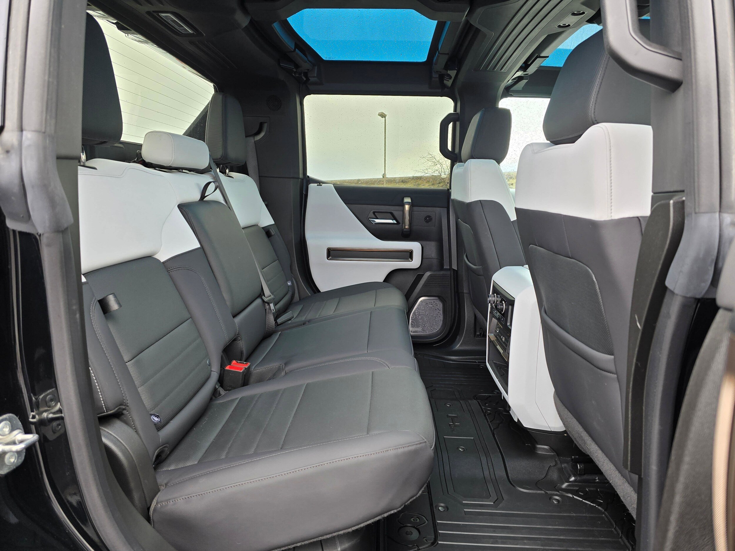 Used 2024 Void Black GMC 2X image 13