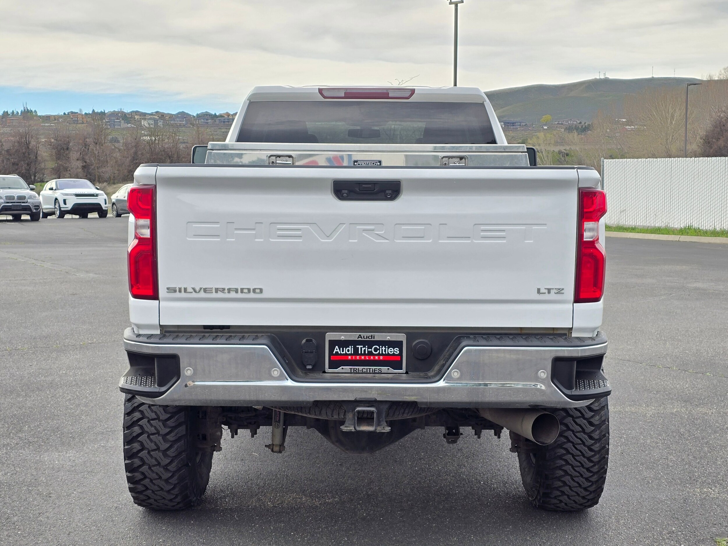 Used 2022 Summit White Chevrolet LTZ image 35