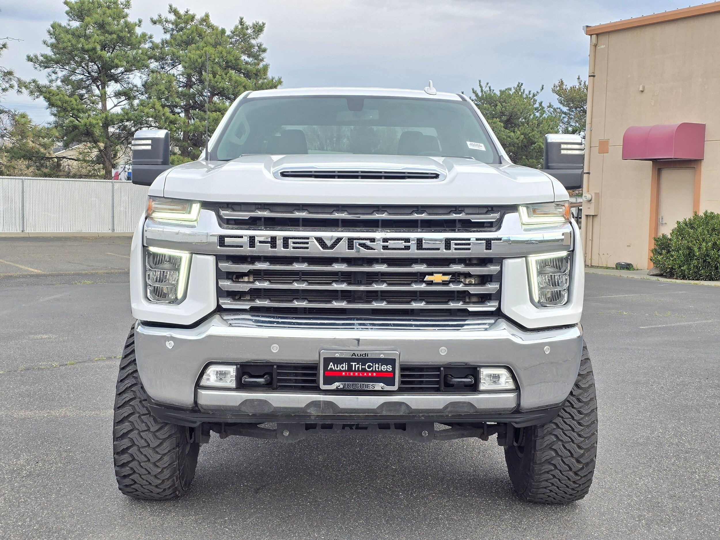 Used 2022 Summit White Chevrolet LTZ image 6