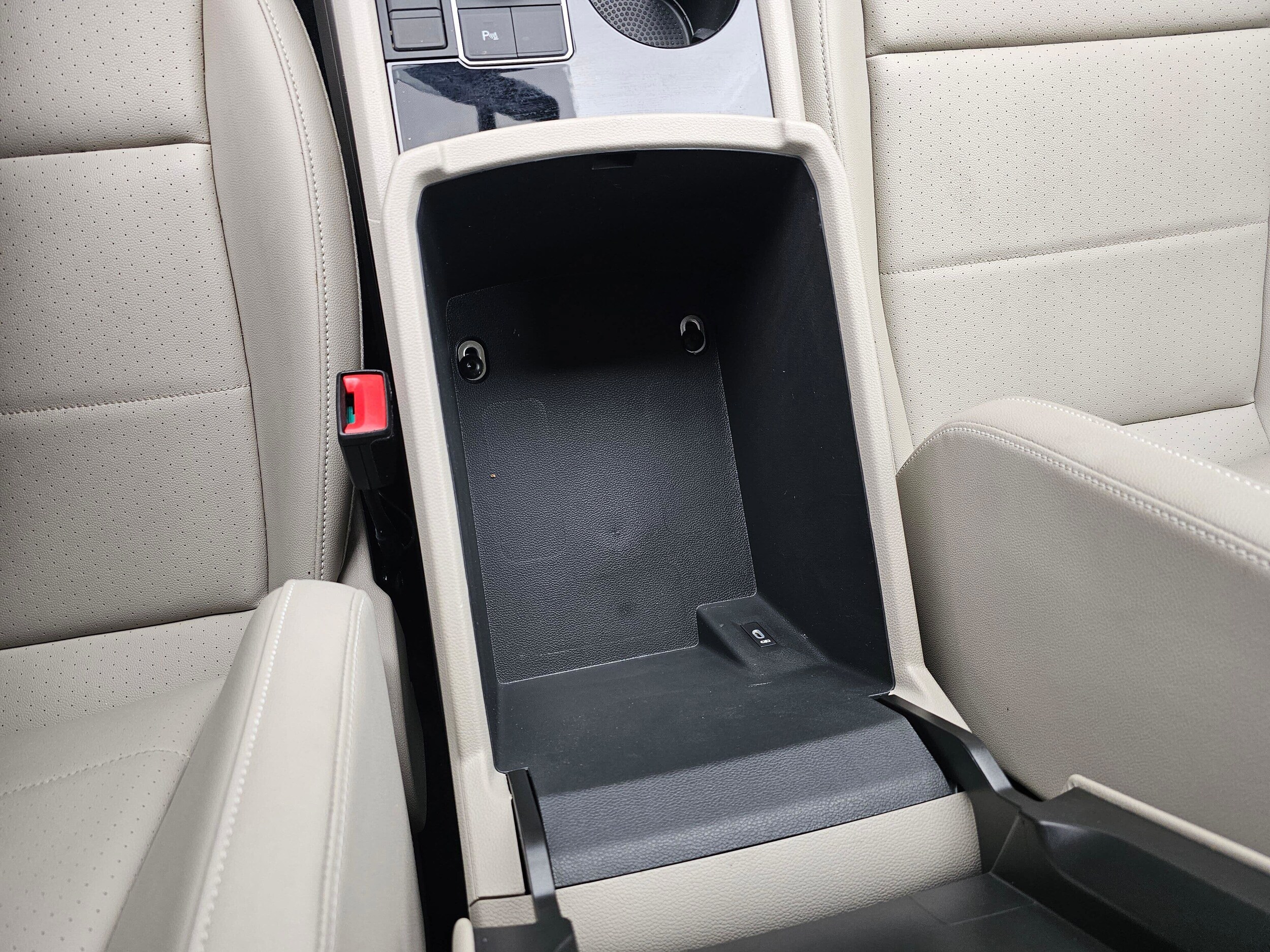 Used 2023 Pure White Volkswagen 2.0T SE w/Technology image 26