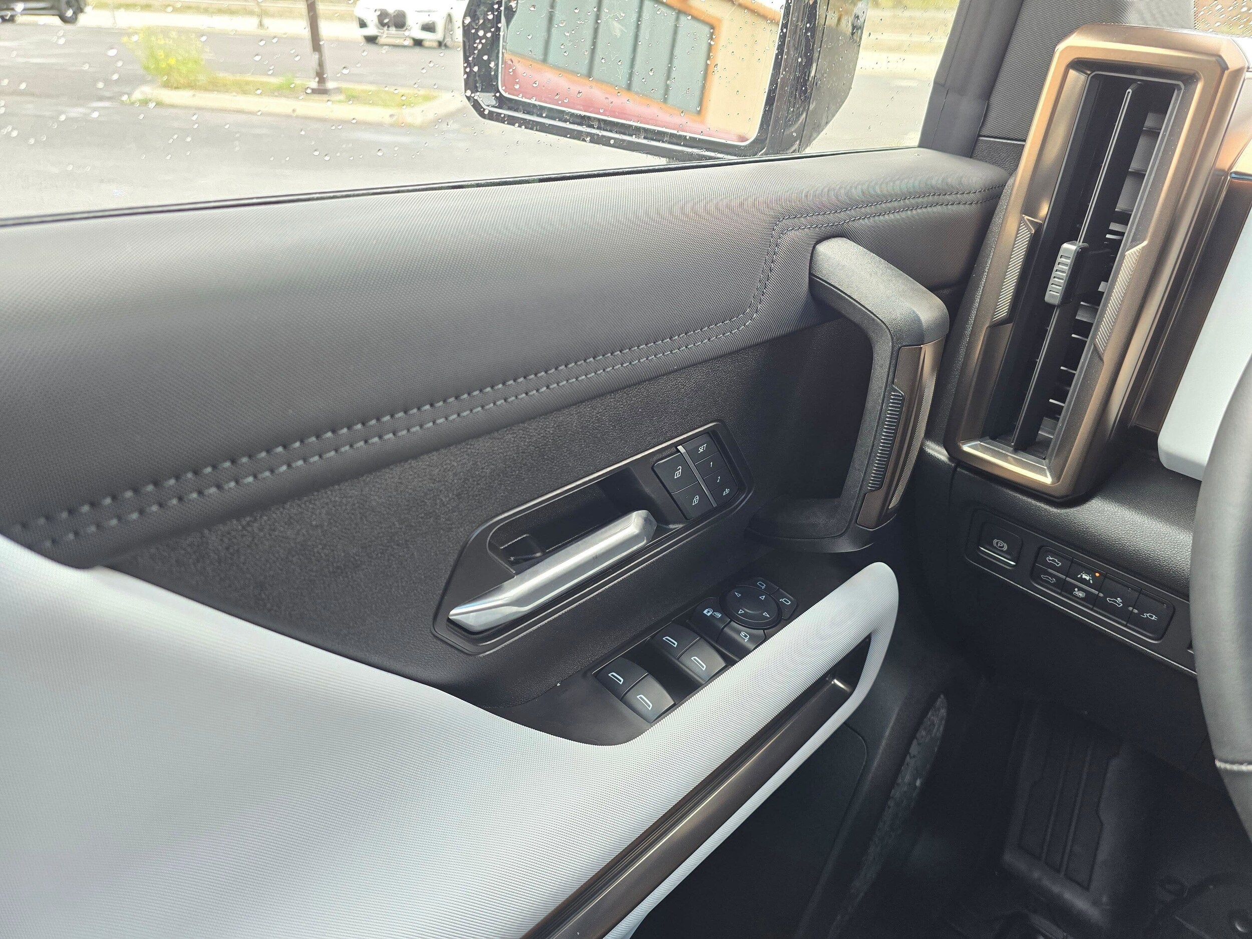 Used 2024 Void Black GMC 2X image 28