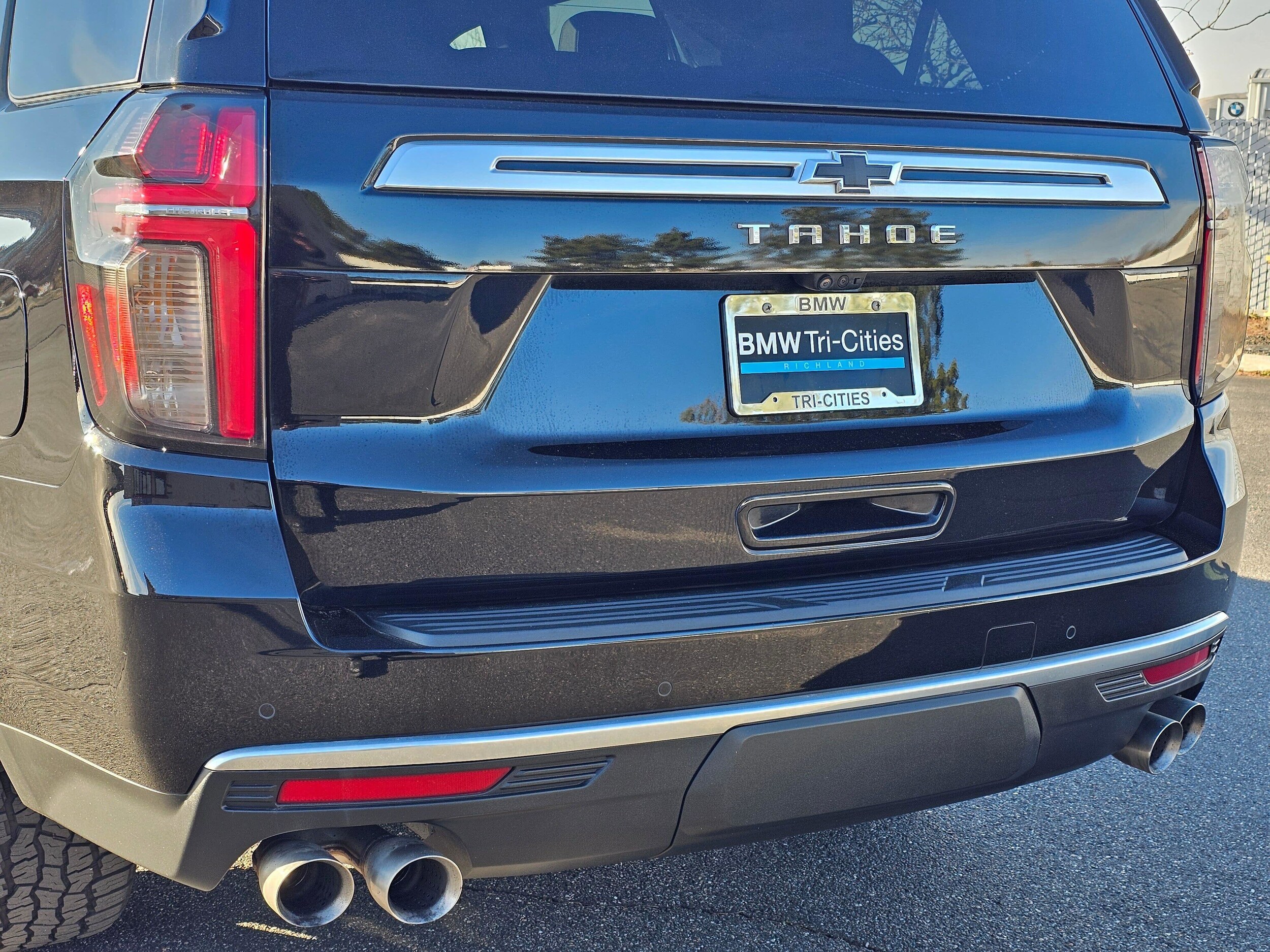 Used 2023 Black Chevrolet High Country image 7