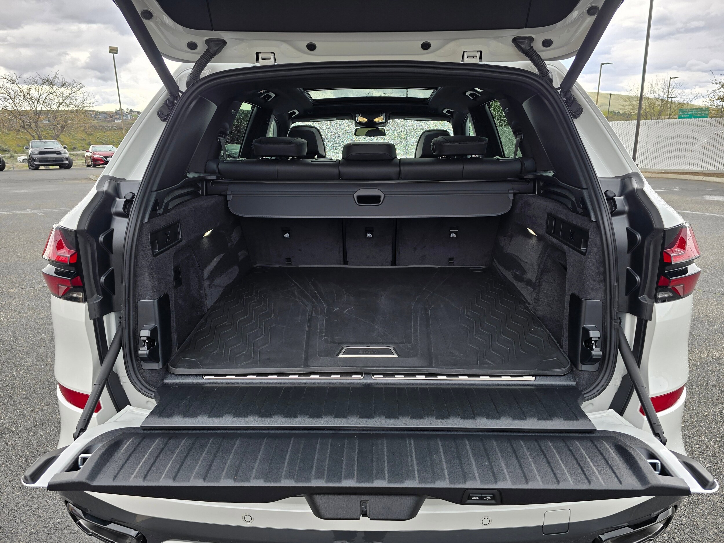 Used 2026 Mineral White Metallic BMW xDrive50e image 62