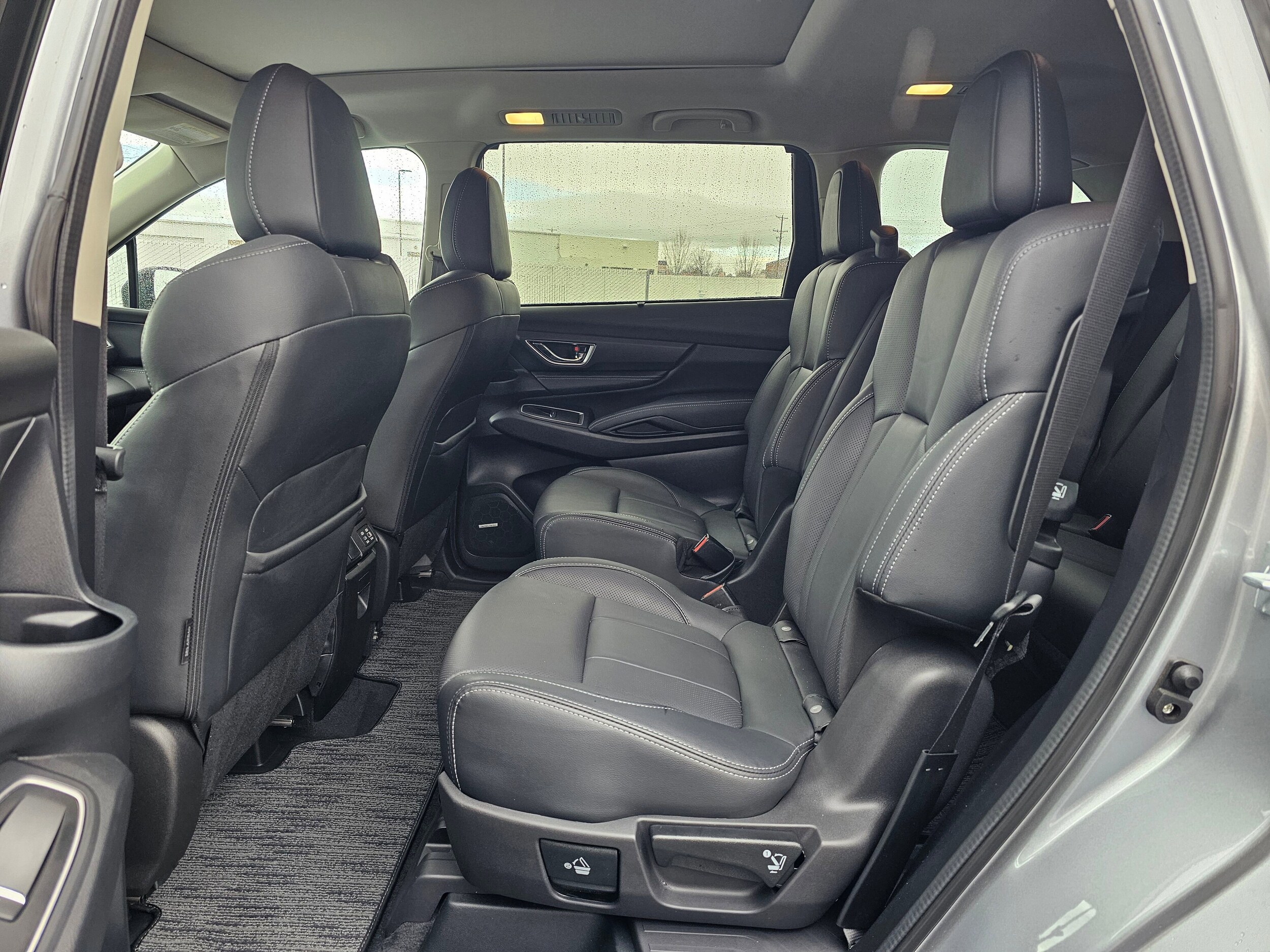 Used 2023 Ice Silver Metallic Subaru Limited image 35