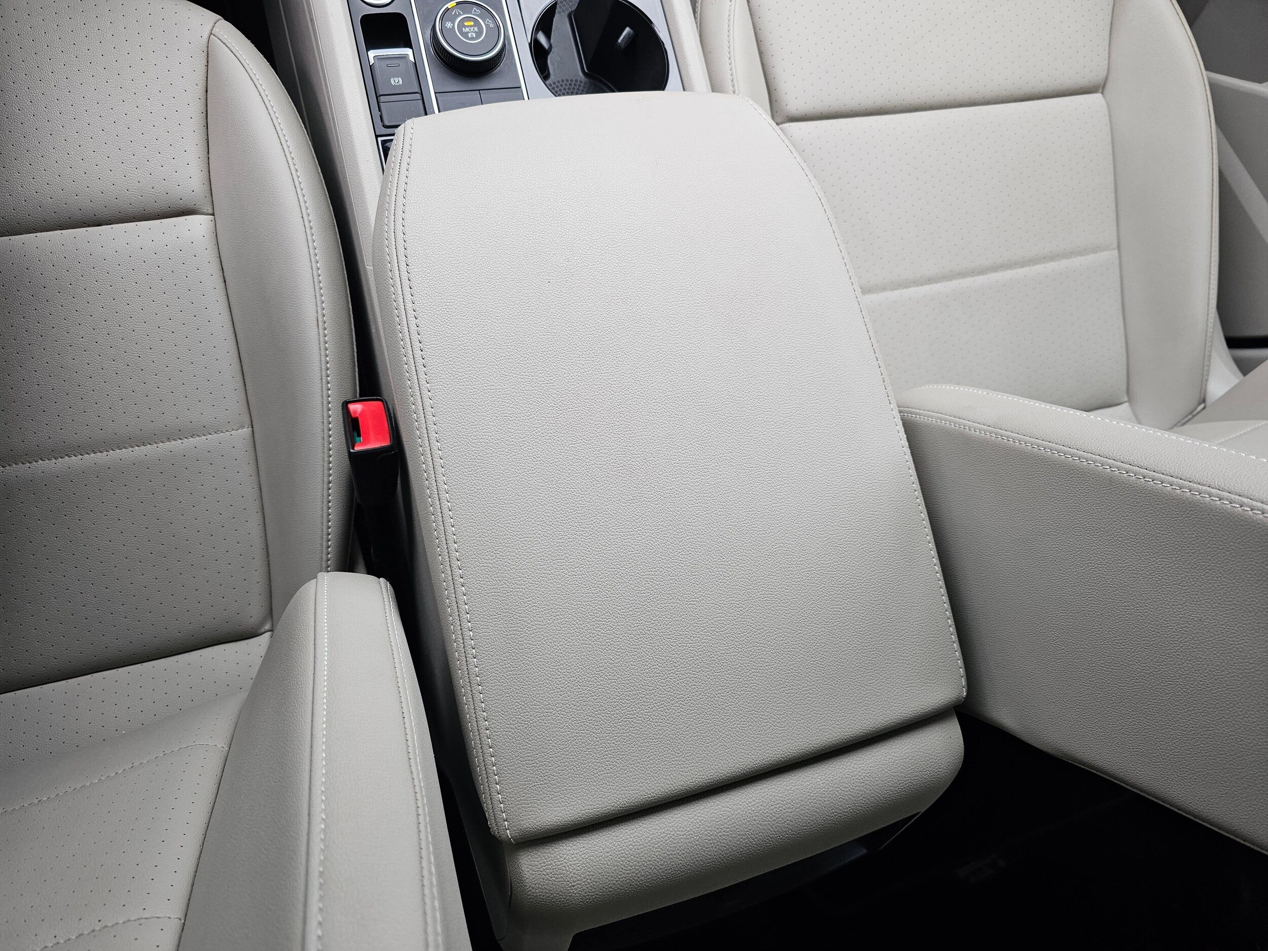 Used 2023 Pure White Volkswagen 2.0T SE w/Technology image 25