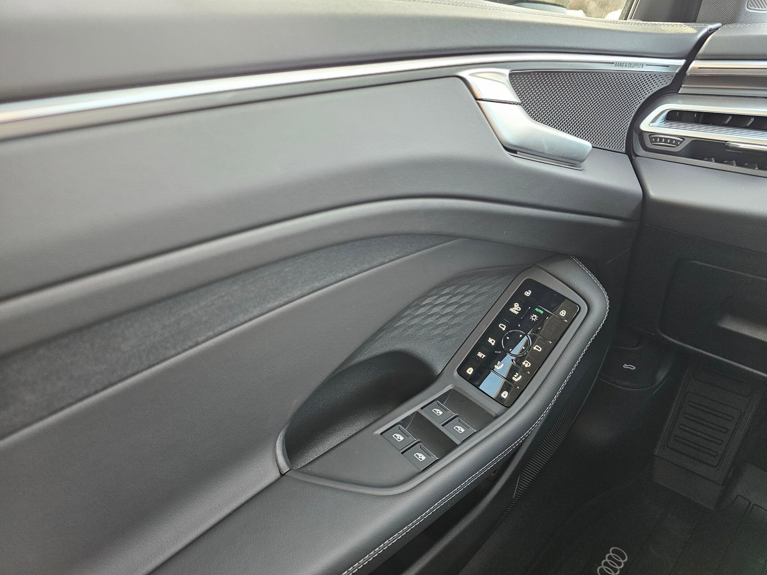 New 2026 Mythos Black Audi Prestige image 11