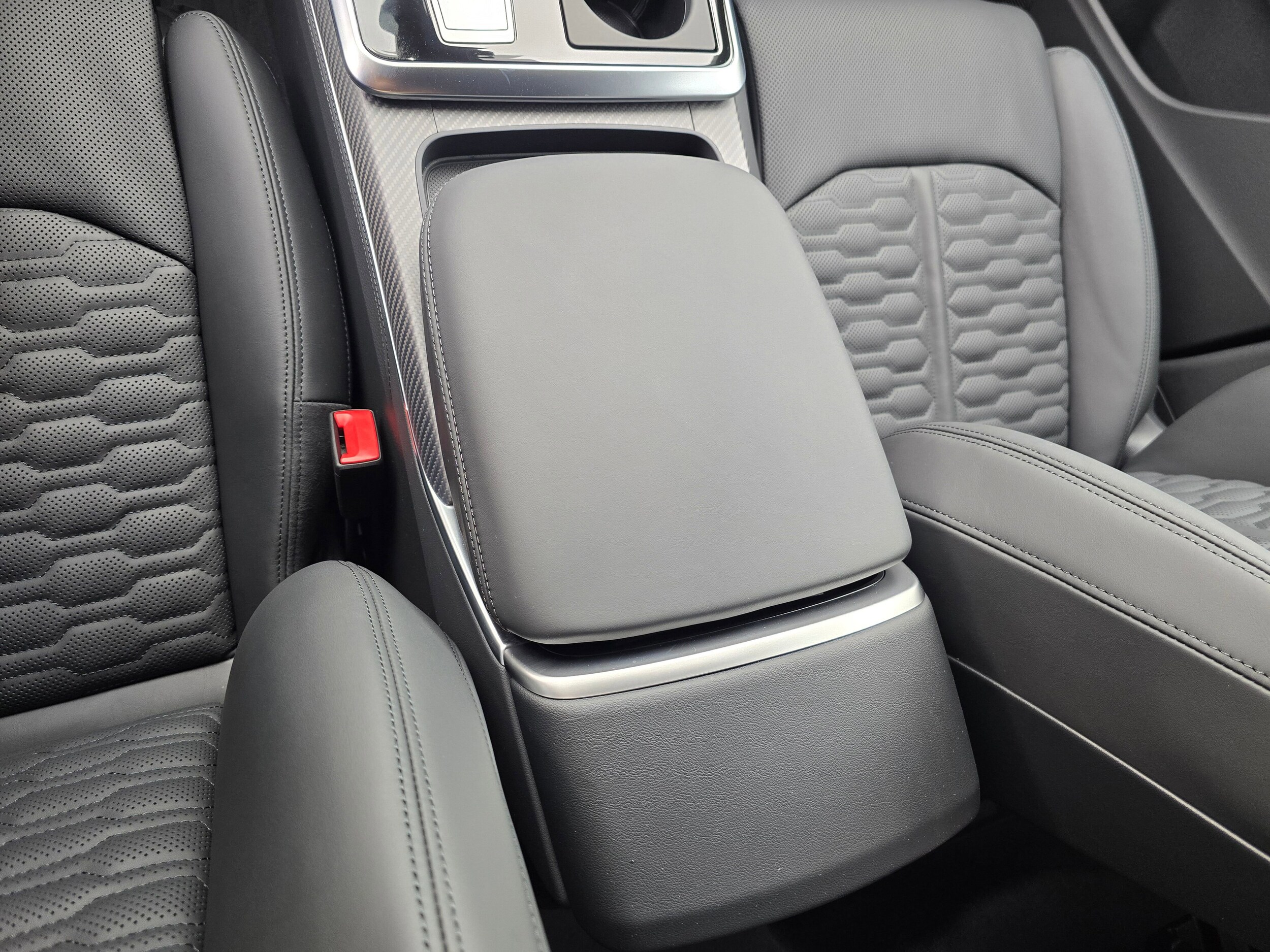 New 2026 Glacier White Audi 4.0T performance image 54