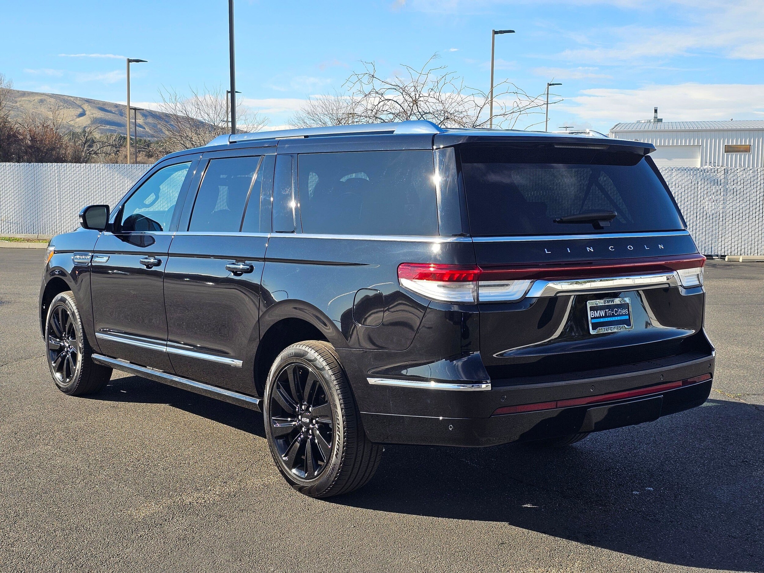 Used 2024 Infinite Black Metallic Clearcoat Lincoln Reserve image 4