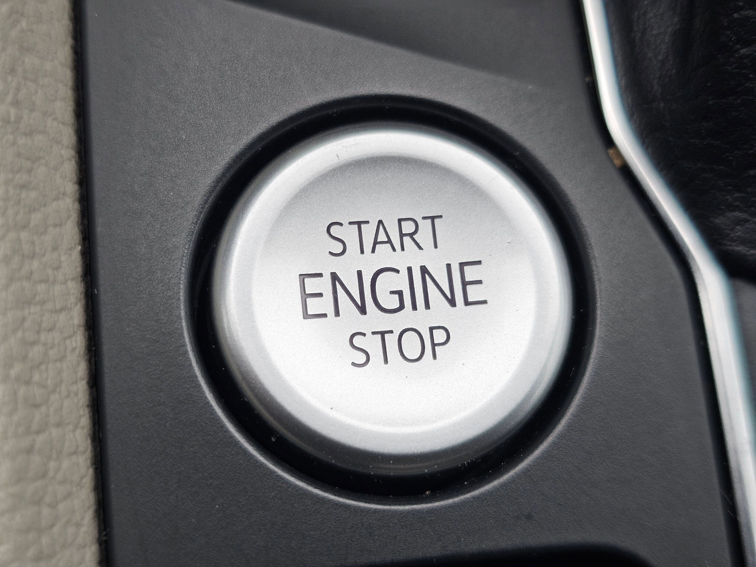 Used 2023 Pure White Volkswagen 2.0T SE w/Technology image 23