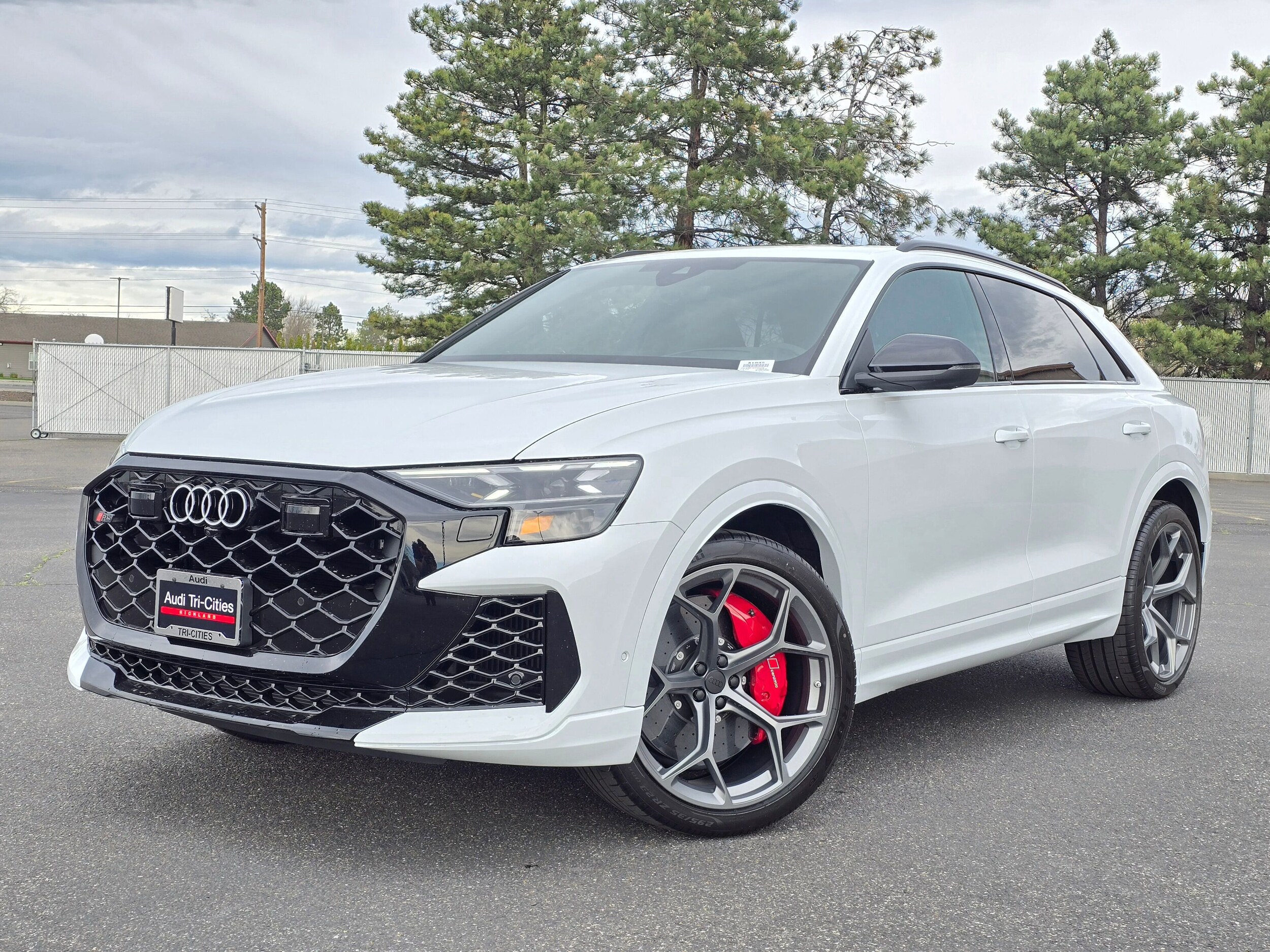 New 2026 Glacier White Audi 4.0T performance image 32