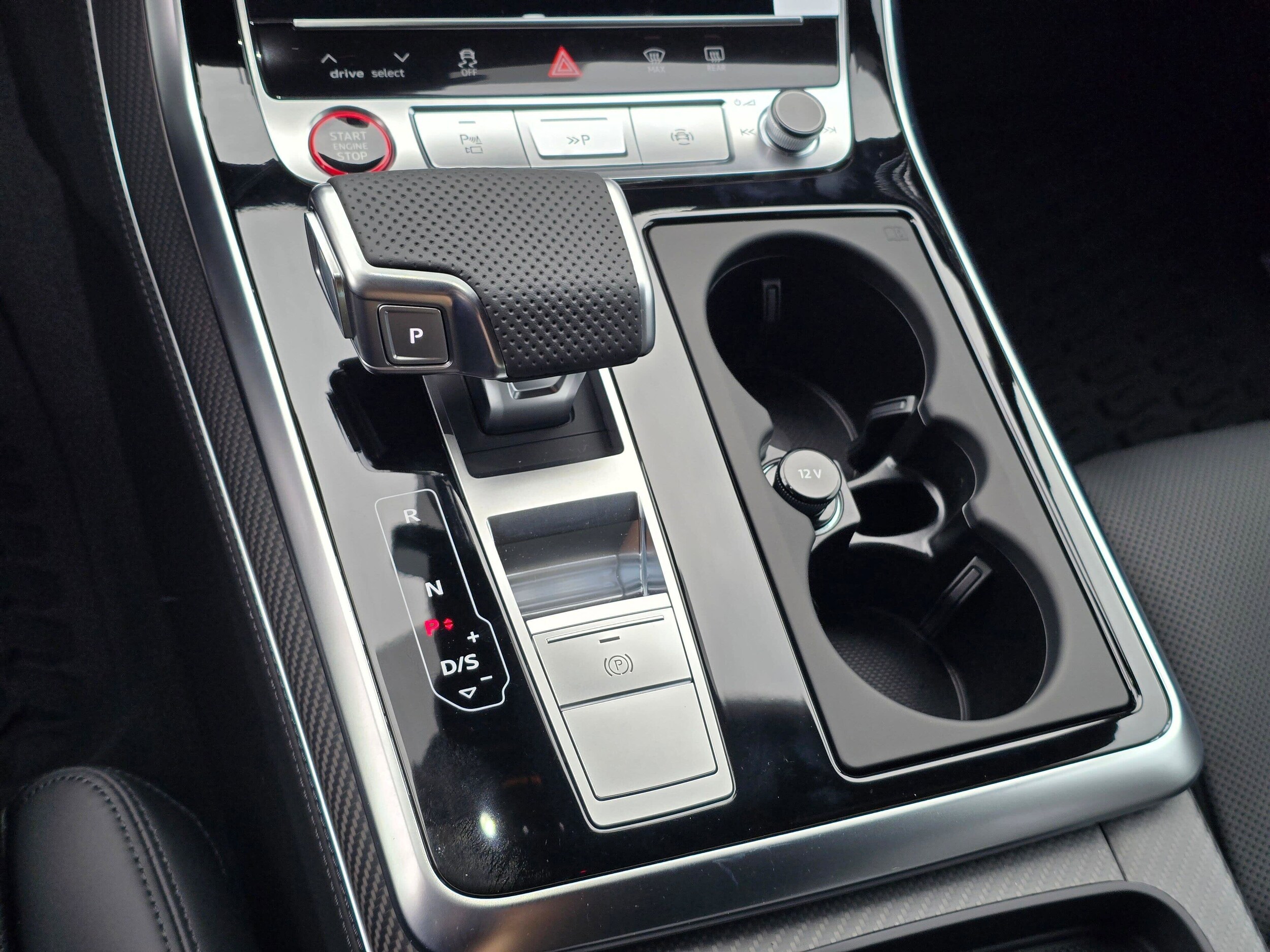 New 2026 Glacier White Audi 4.0T performance image 22