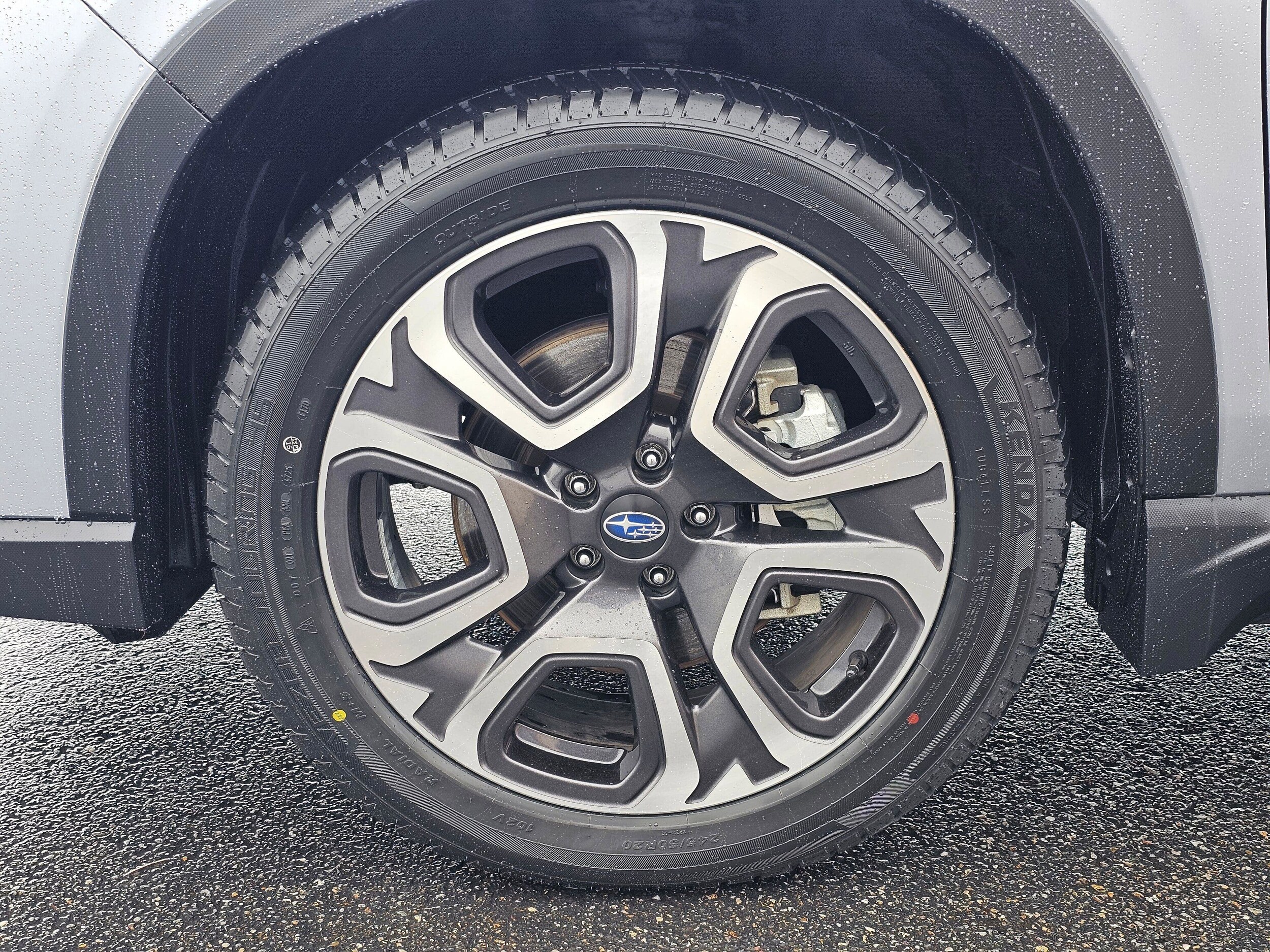 Used 2023 Ice Silver Metallic Subaru Limited image 8