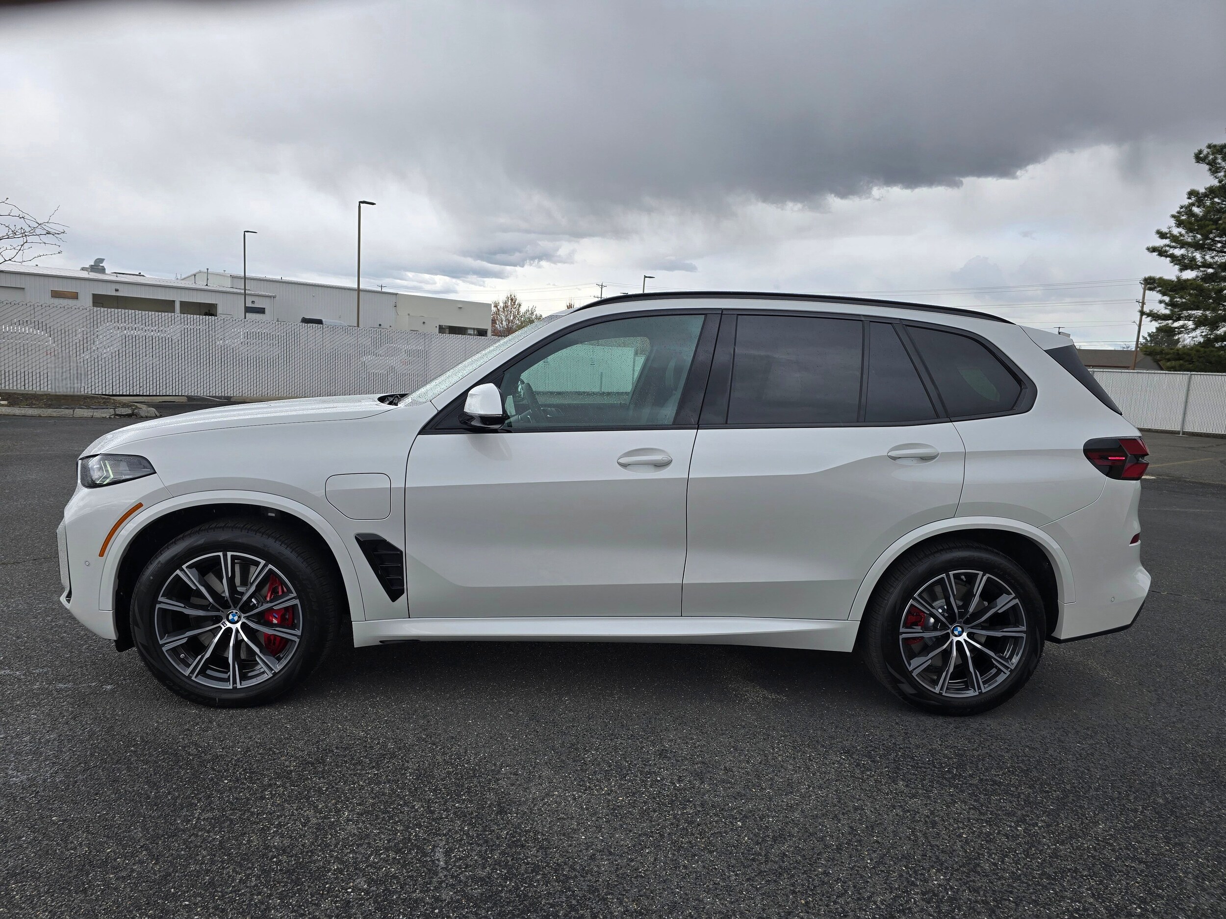 Used 2026 Mineral White Metallic BMW xDrive50e image 35