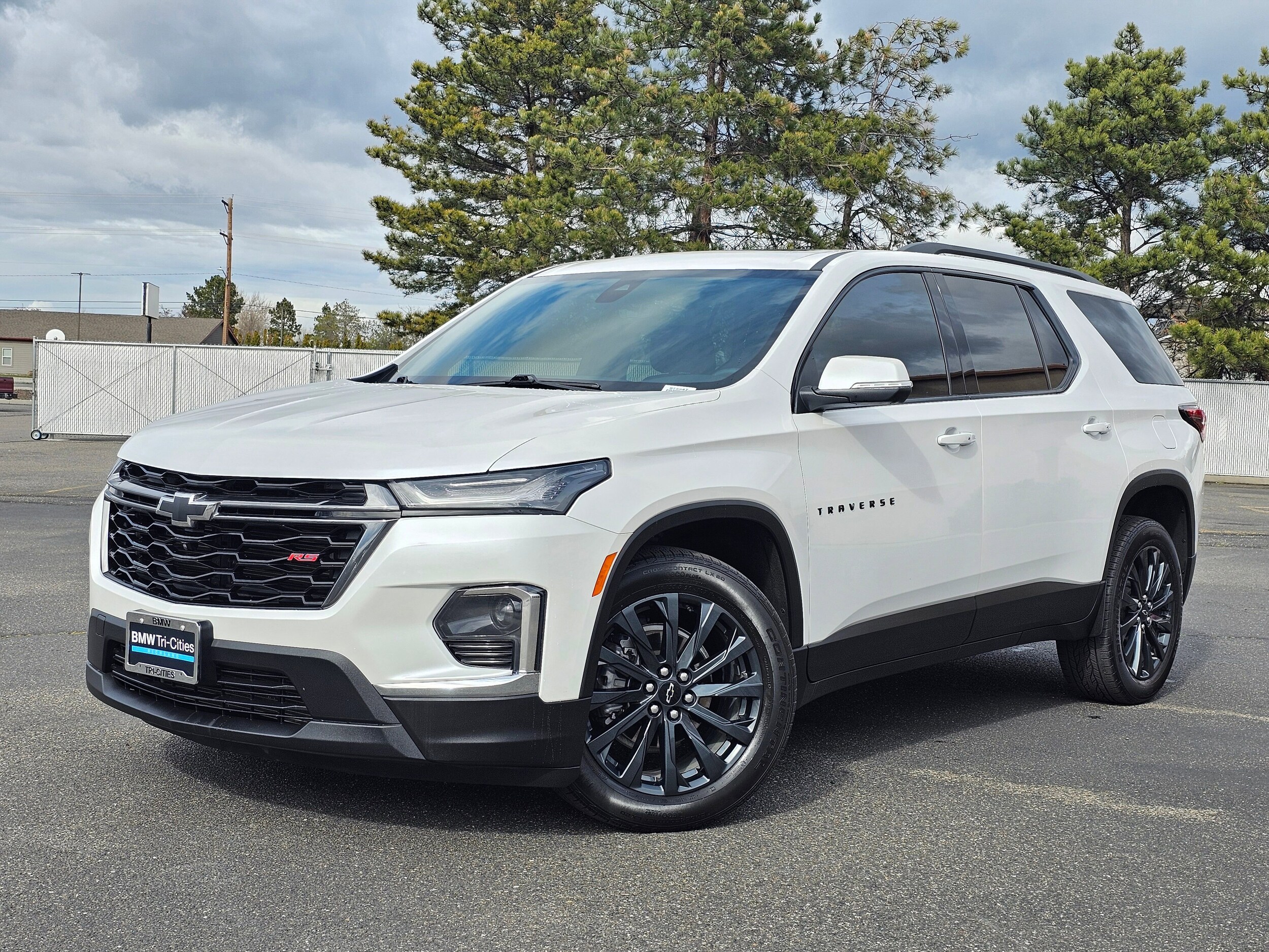 Used 2023 Iridescent Pearl Tricoat Chevrolet RS image 33