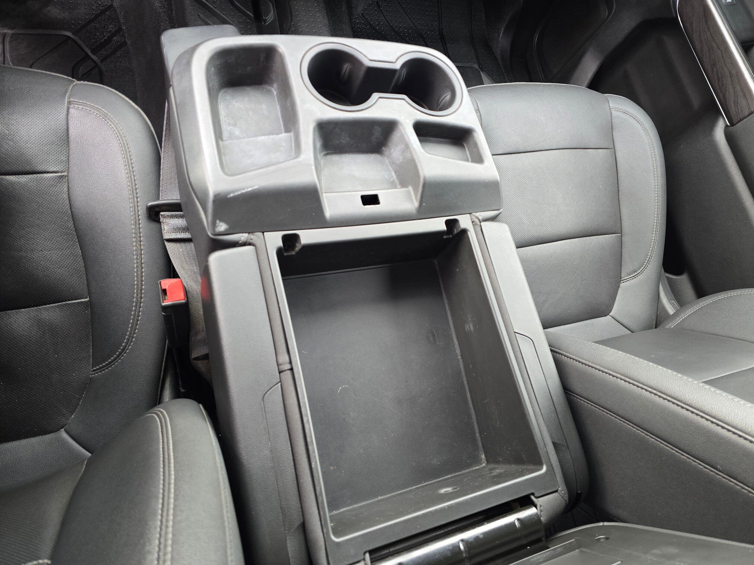 Used 2022 Summit White Chevrolet LTZ image 25