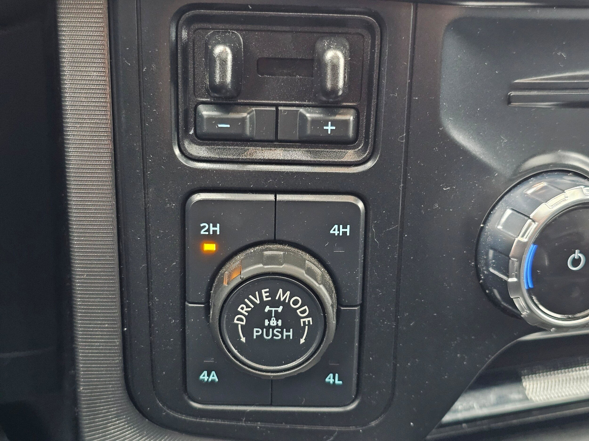 Used 2024 Star White Metallic Tri-Coat Ford Platinum image 23