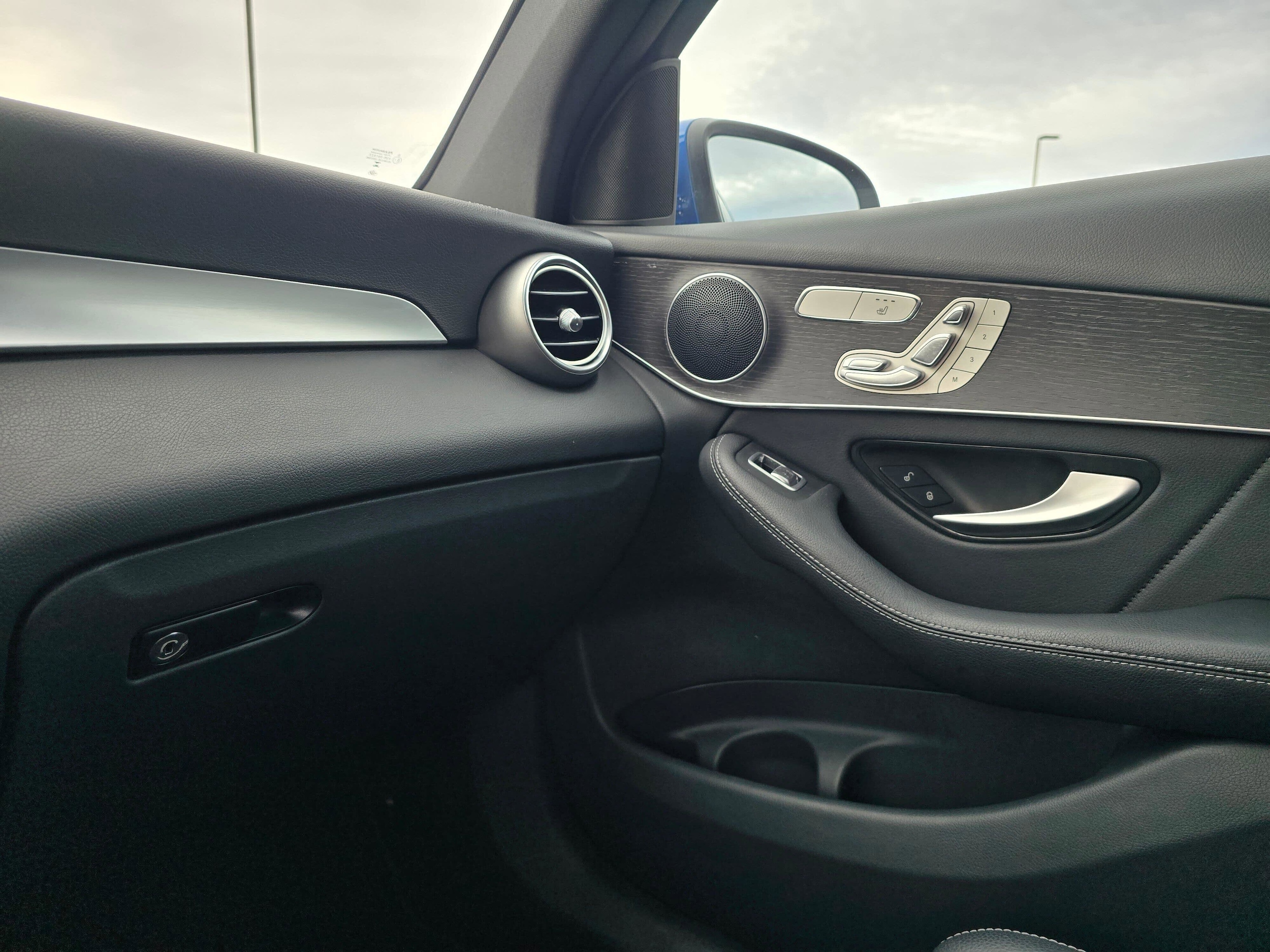 Used 2022 Starling Blue Metallic Mercedes-Benz GLC 300 image 26