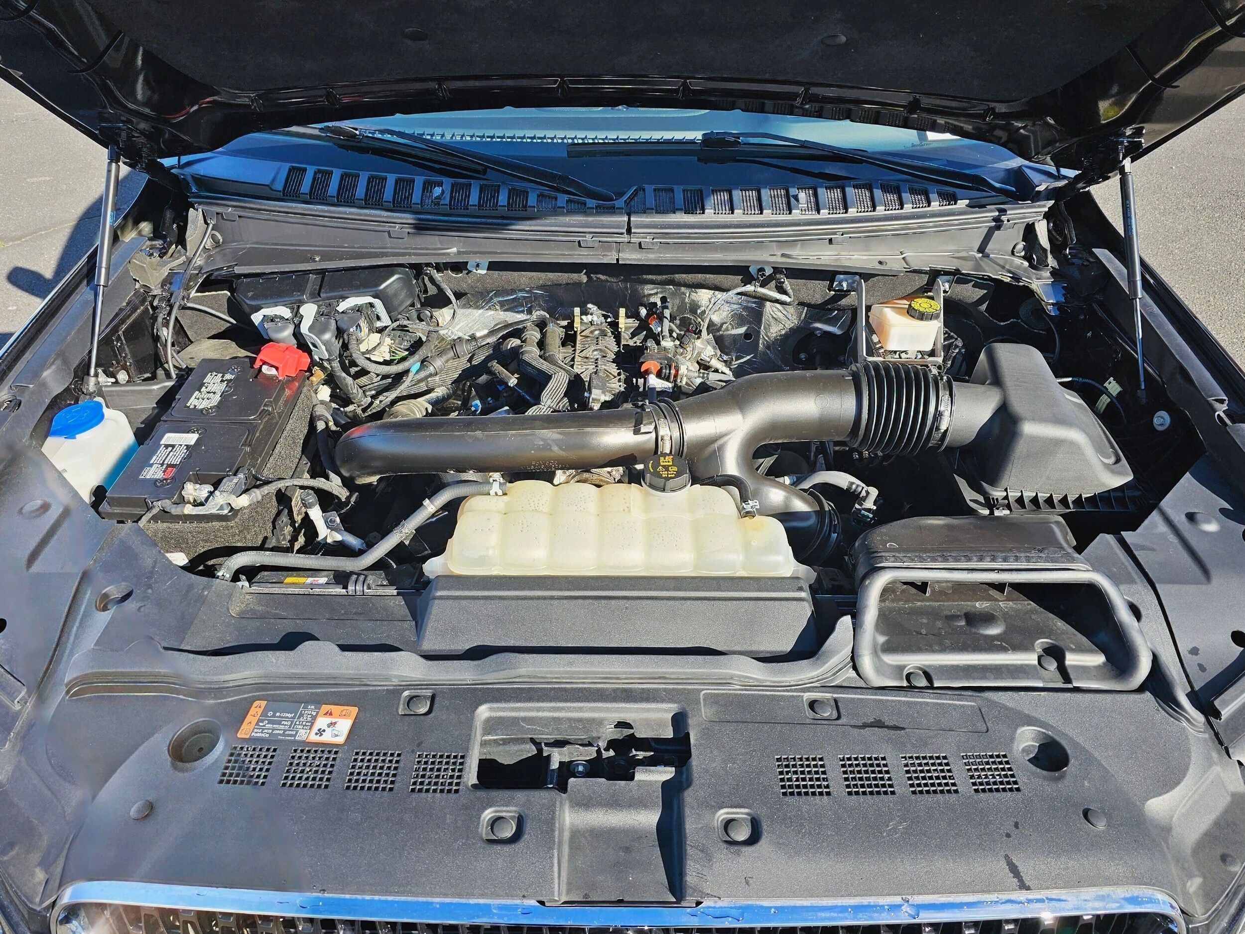 Used 2024 Infinite Black Metallic Clearcoat Lincoln Reserve image 9