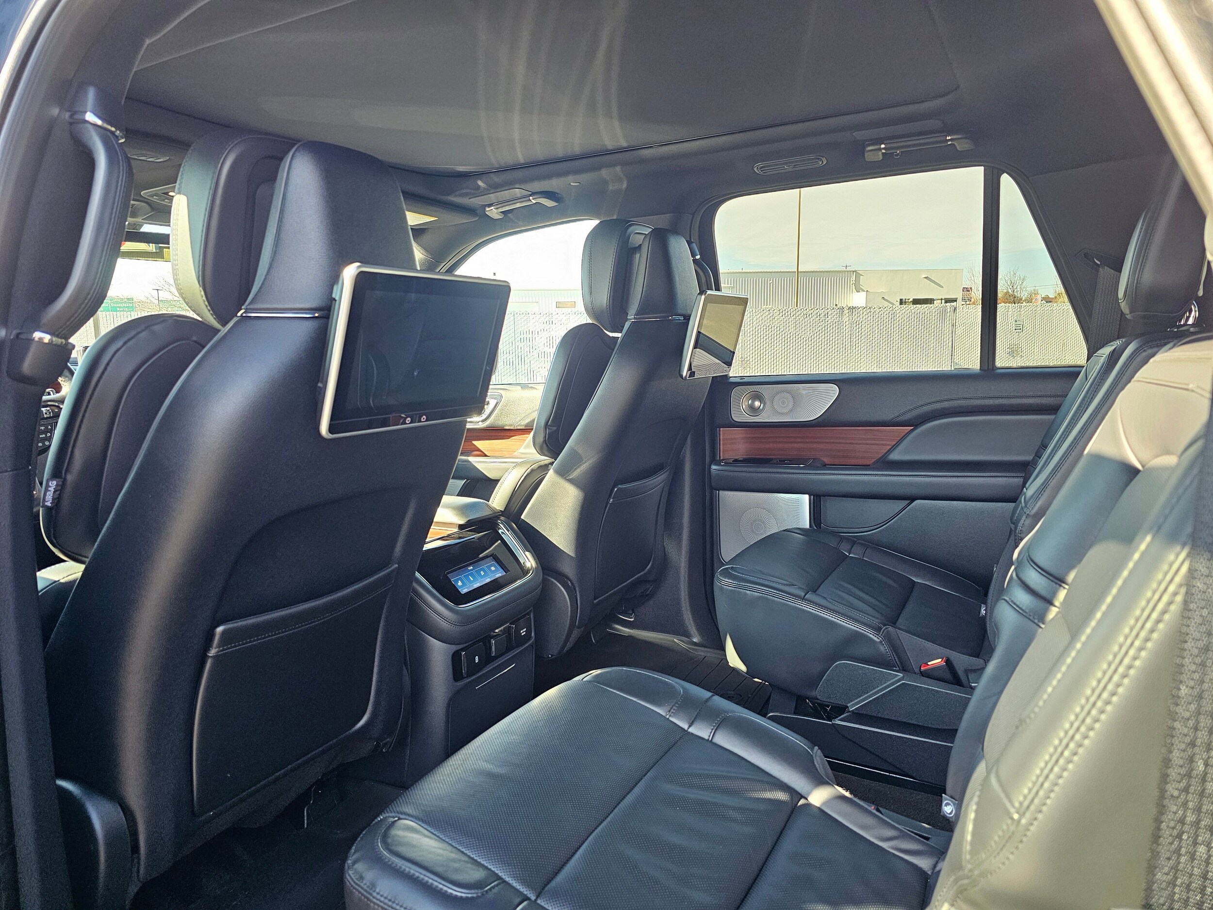 Used 2024 Infinite Black Metallic Clearcoat Lincoln Reserve image 43