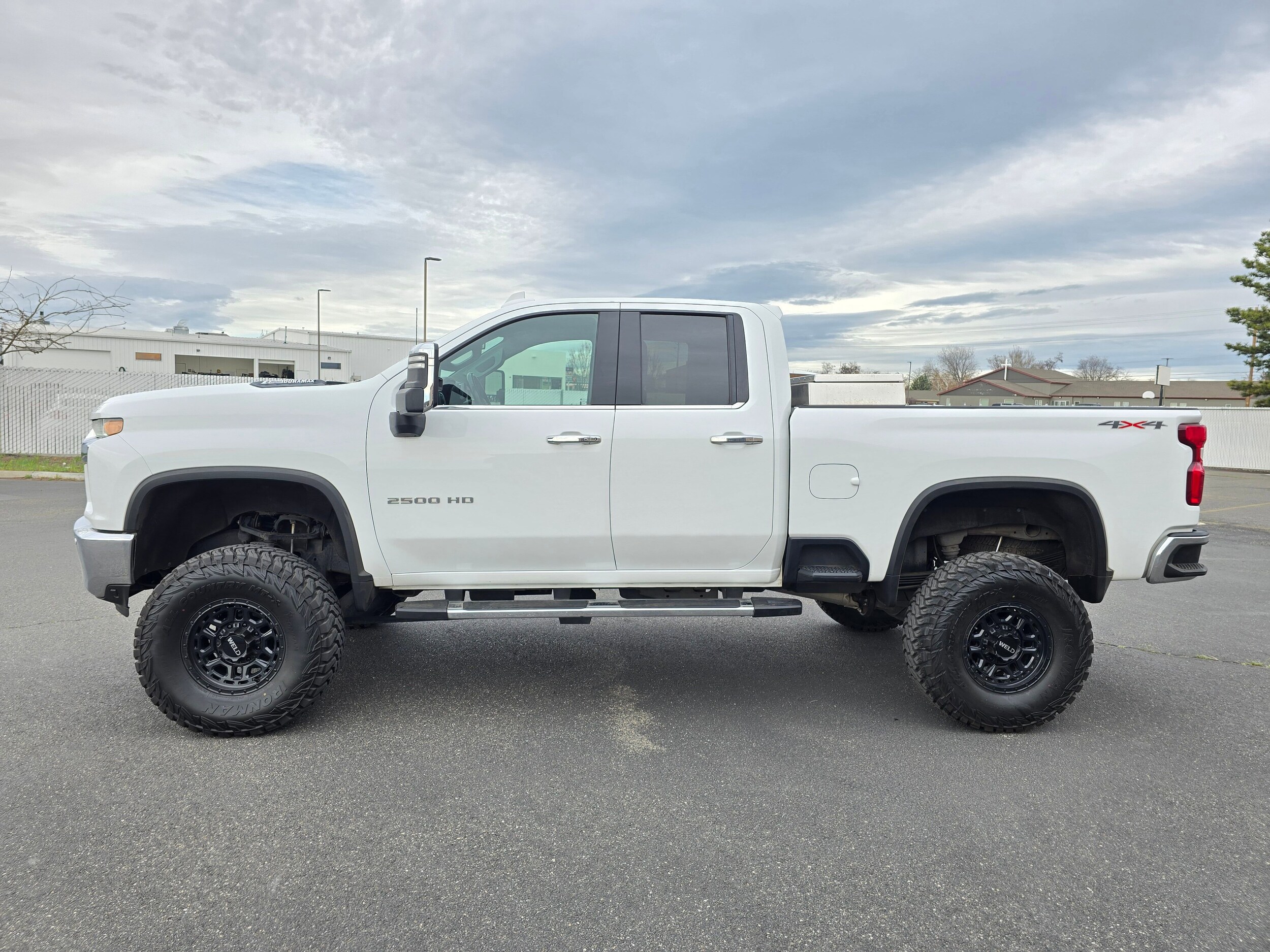Used 2022 Summit White Chevrolet LTZ image 33
