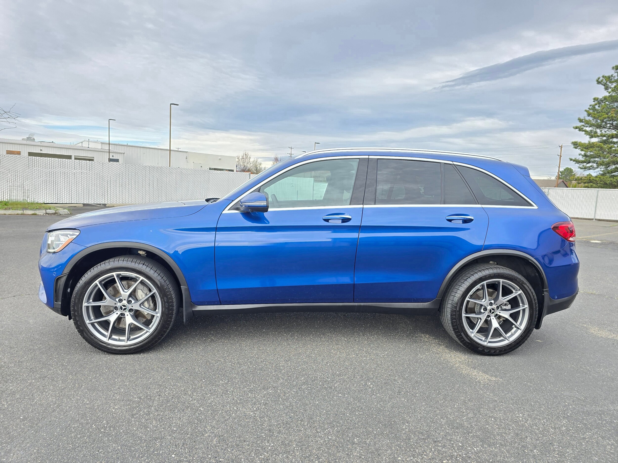Used 2022 Starling Blue Metallic Mercedes-Benz GLC 300 image 35