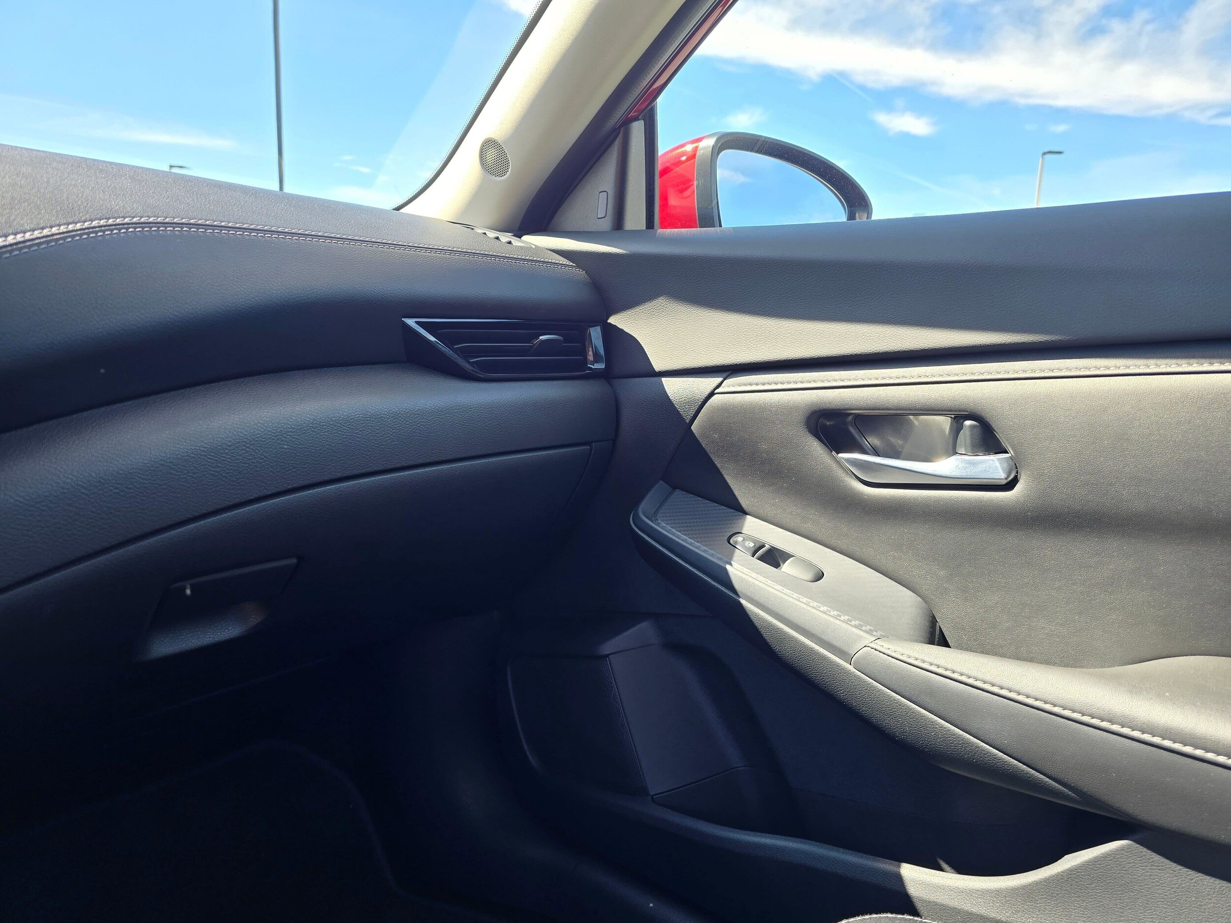 Used 2021 Scarlet Ember Tintcoat Nissan SV image 26