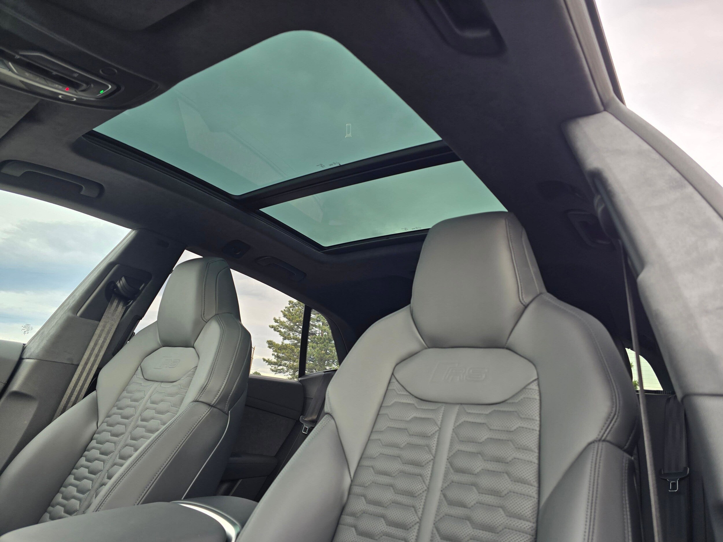 New 2026 Glacier White Audi 4.0T performance image 27