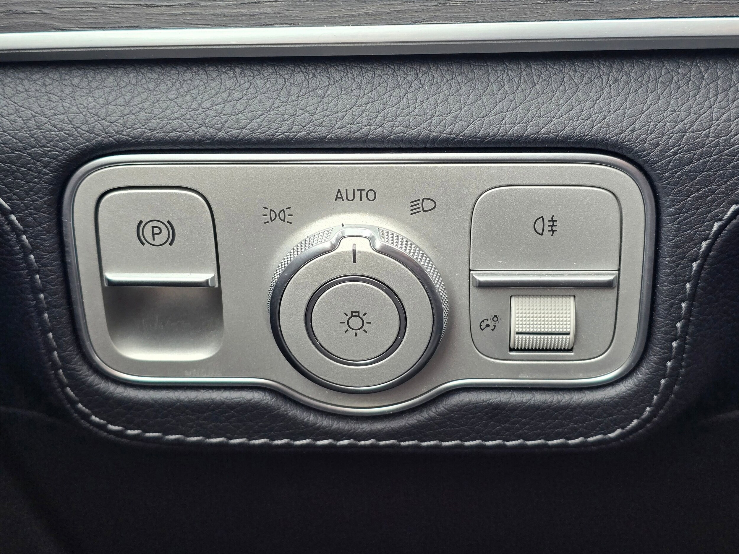 Used 2024 Obsidian Black Metallic Mercedes-Benz GLE 350 image 56