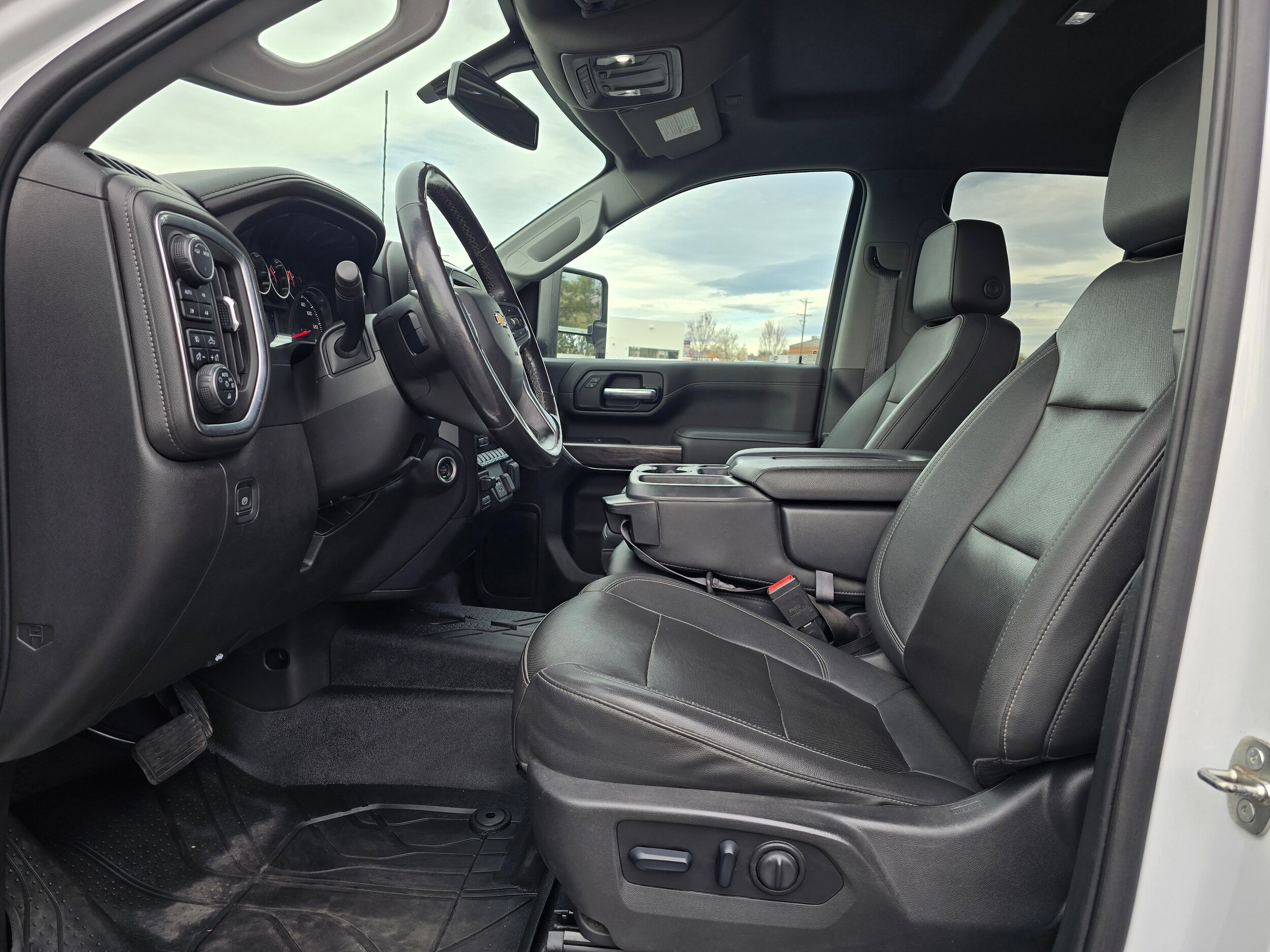 Used 2022 Summit White Chevrolet LTZ image 40