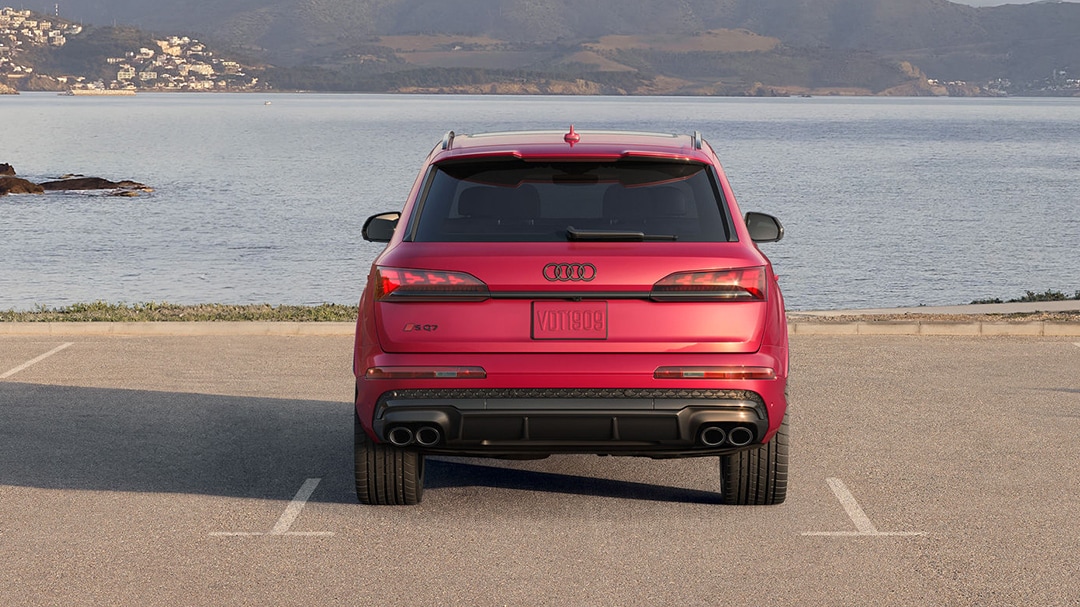 Rear view of Audi SQ7 2025, parked in front of a river
