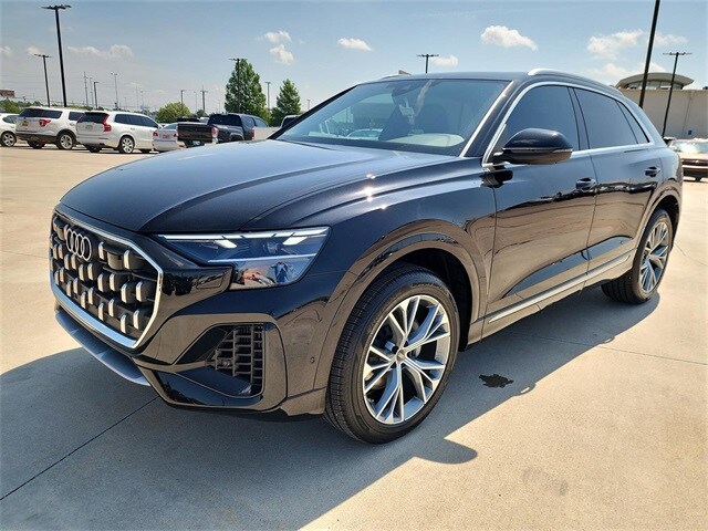 2025 Audi Q8 55 Premium Plus photo 3