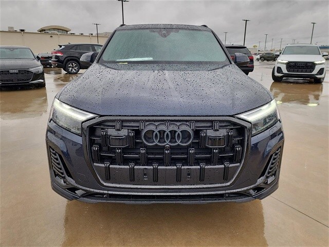 2025 Audi Q7 55 Premium Plus photo 2