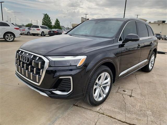 2025 Audi Q7 55 Premium Plus photo 3