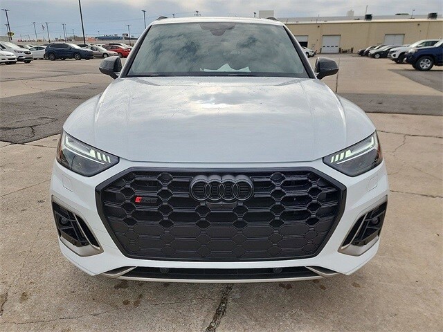 2025 Audi SQ5 Prestige photo 2