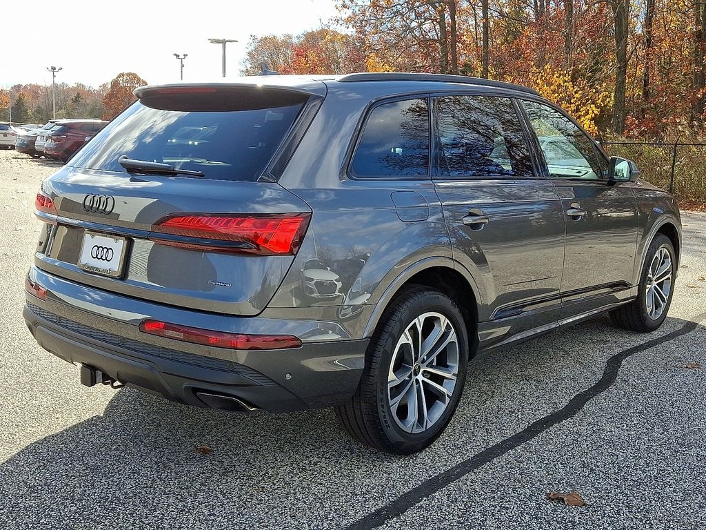 New 2026 Audi Q7 45 Premium SUV