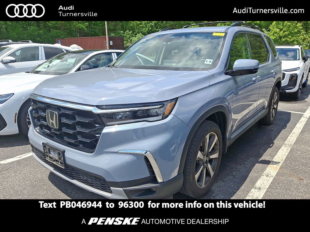 2023 Honda Pilot Touring AWD's photo