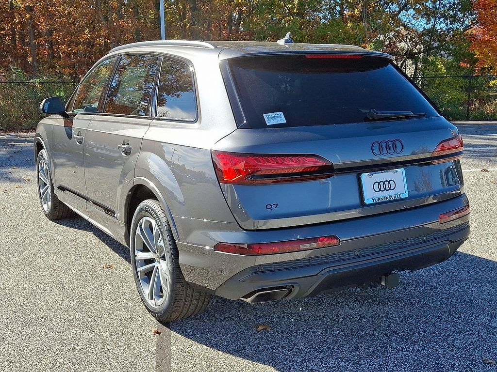 New 2026 Audi Q7 45 Premium SUV