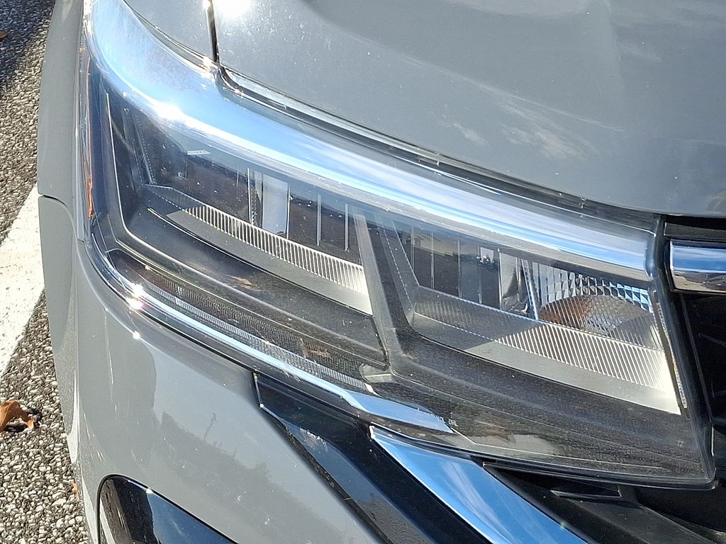 2023 Volkswagen Taos SE photo 2