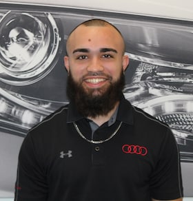 Staff member Hector Alicea from ID_38db4abfc1a4