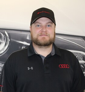 Staff member Mike Redding from ID_38db4abfc1a4