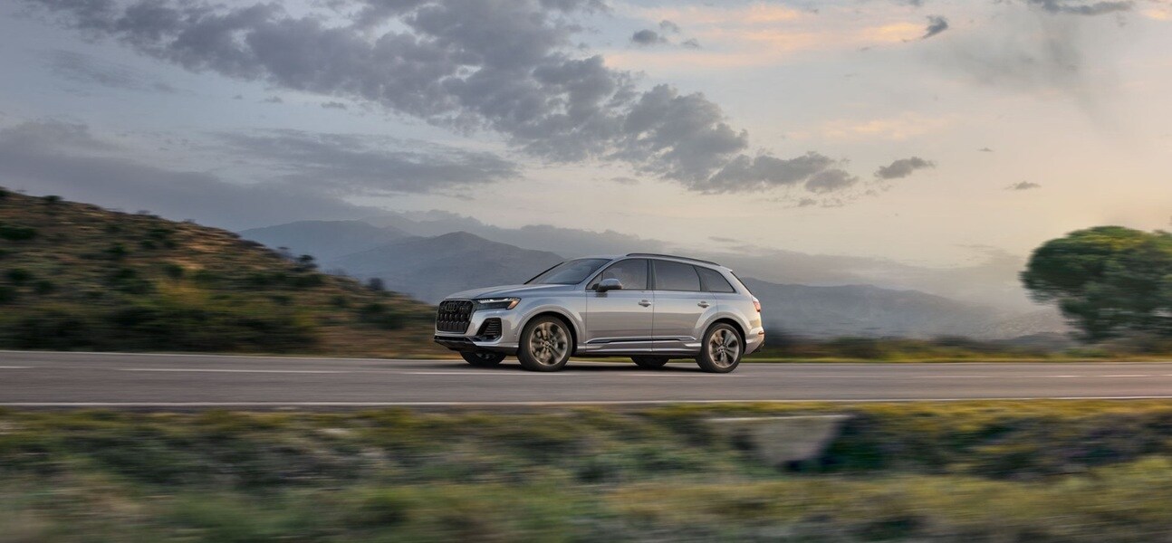2025_grey_audi_q7.jpg