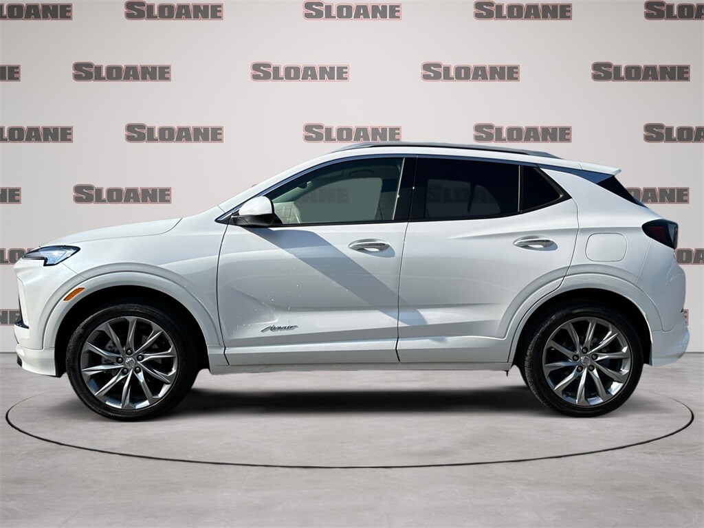 2024 Buick Encore GX Avenir photo 2