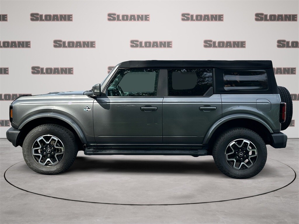 2022 Ford Bronco Outer Banks photo 2