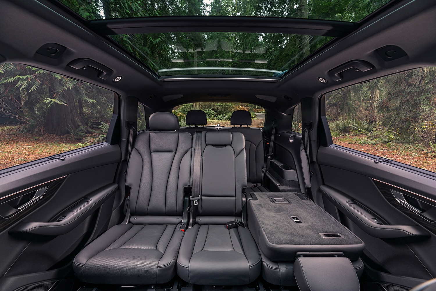 2023 Audi Q7's folding second row seat and third row seats.