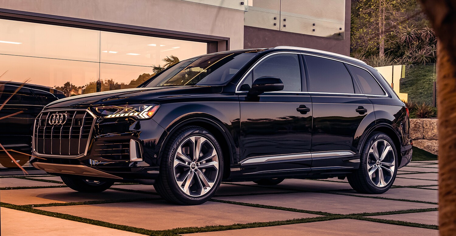 Parked side view of 2023 Audi Q7 SUV.