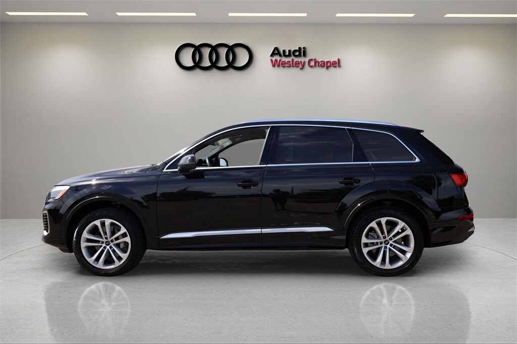 2025 Audi Q7 55 Premium Plus photo 2