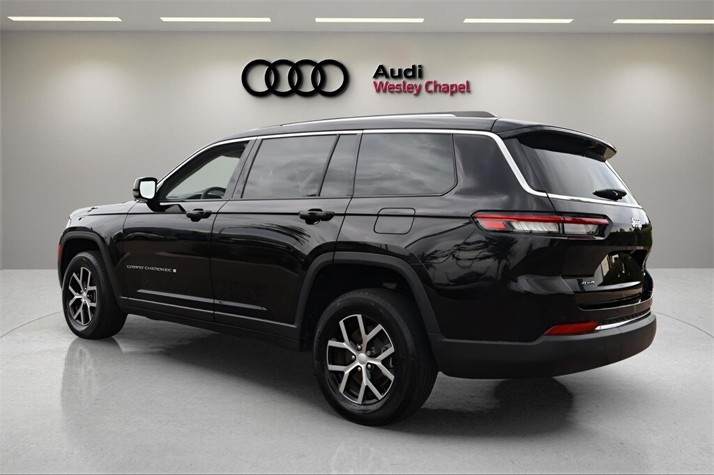 2023 Jeep Grand Cherokee Limited photo 3